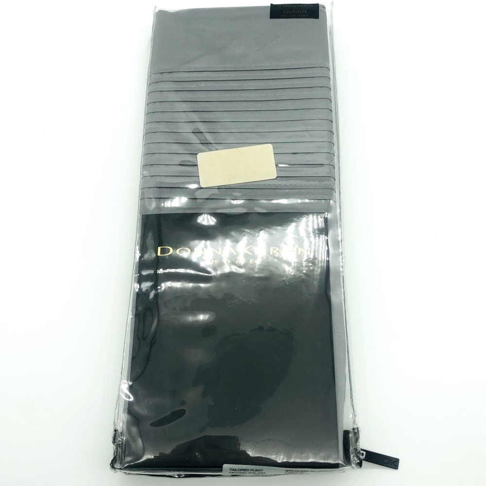 NWT Donna Karan Modern Classics Tailored Pleat Standard/Queen Pillowcases, Pair